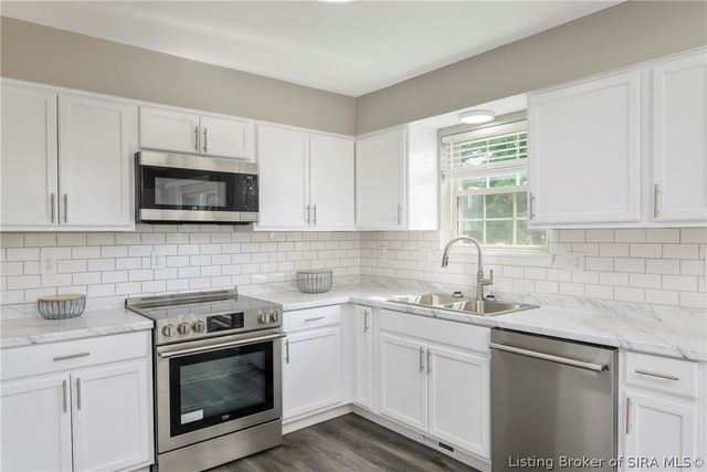 4207 Glenbrook E, New Albany, IN 47150