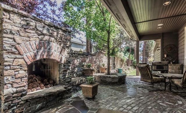 61212 Gorge View Street, Bend, OR 97702