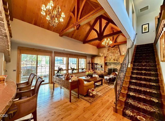 61212 Gorge View Street, Bend, OR 97702