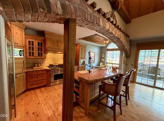 61212 Gorge View Street, Bend, OR 97702