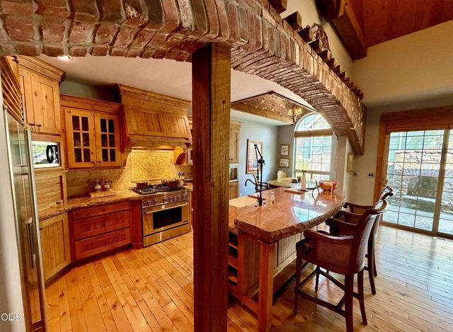 61212 Gorge View Street, Bend, OR 97702