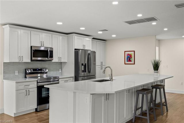 5869 Pine Tree DR, Sanibel, FL 33957