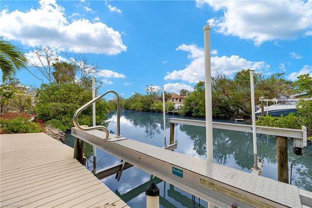 5869 Pine Tree DR, Sanibel, FL 33957