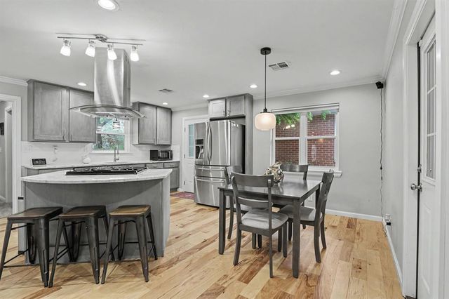 1912 Brighton Avenue, The Village, OK 73120