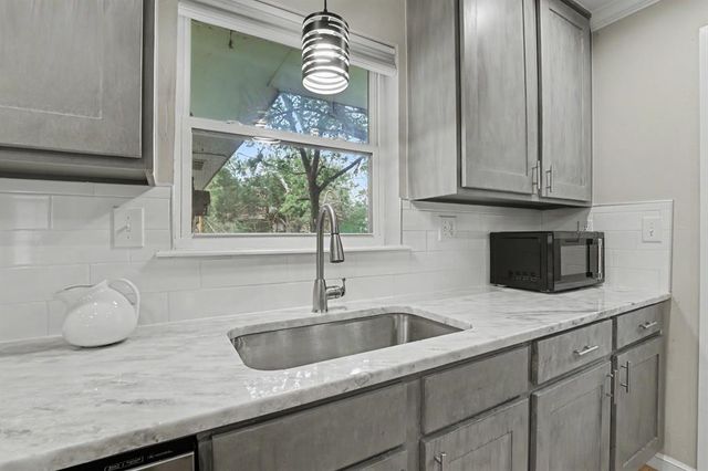 1912 Brighton Avenue, The Village, OK 73120