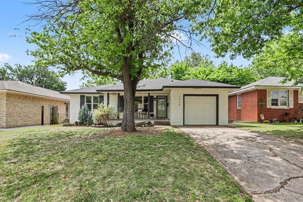 1912 Brighton Avenue, The Village, OK 73120
