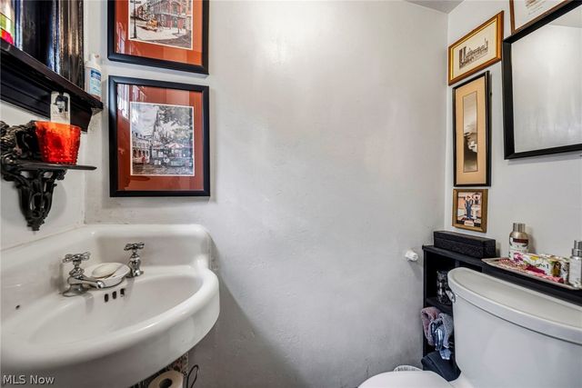 19621 Sussex Road, Shaker Heights, OH 44122