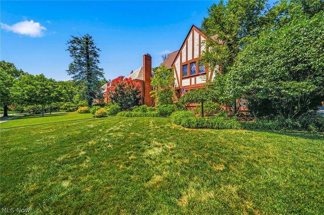 19621 Sussex Road, Shaker Heights, OH 44122