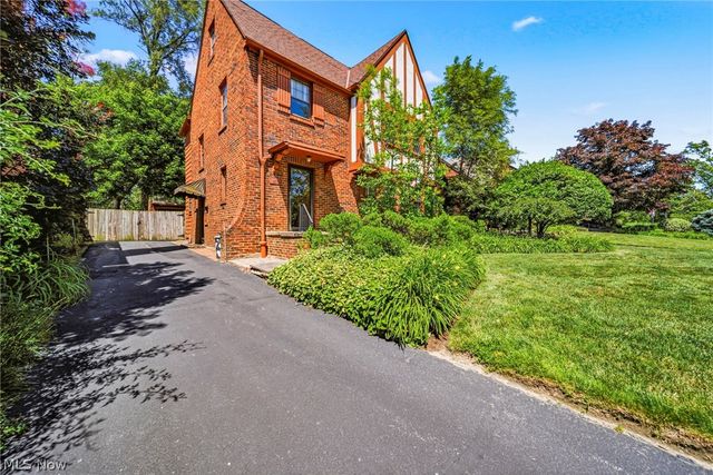 19621 Sussex Road, Shaker Heights, OH 44122