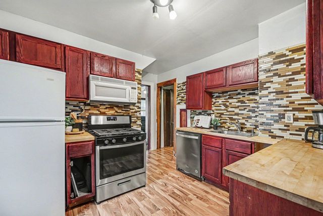 956 Juno Avenue, Saint Paul, MN 55102