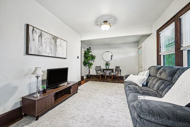 956 Juno Avenue, Saint Paul, MN 55102