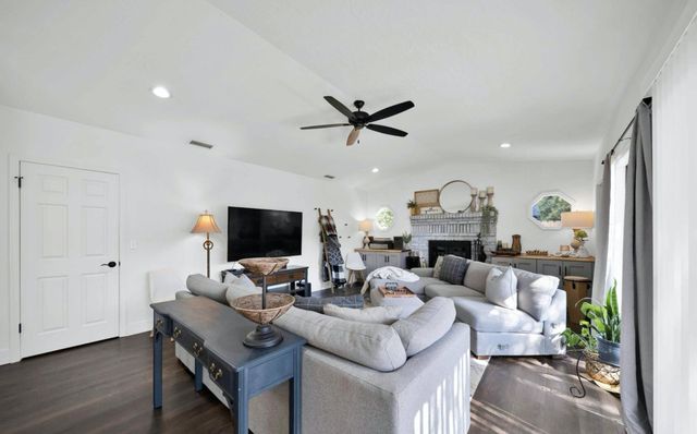 7067 Tucker Lane, Redding, CA 96002