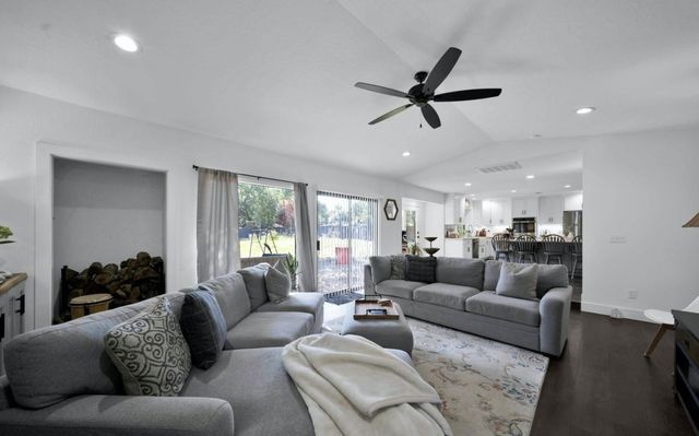 7067 Tucker Lane, Redding, CA 96002