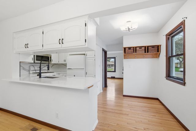 6610 Lucia Lane NE, Fridley, MN 55432
