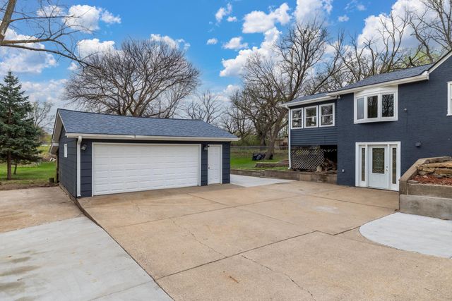 6610 Lucia Lane NE, Fridley, MN 55432