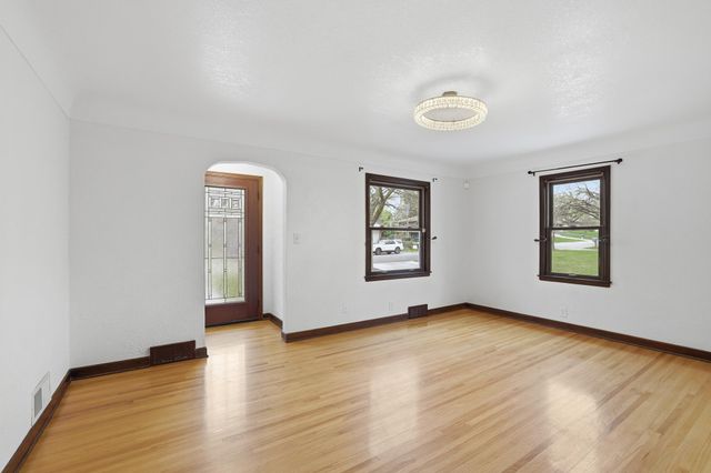 6610 Lucia Lane NE, Fridley, MN 55432