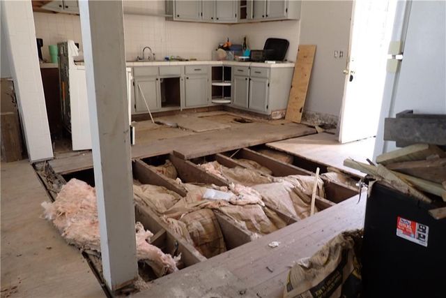 318 E Ohio Street, Clinton, MO 64735