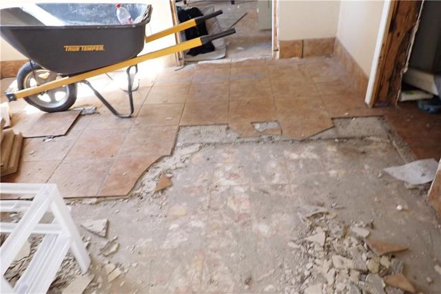 318 E Ohio Street, Clinton, MO 64735