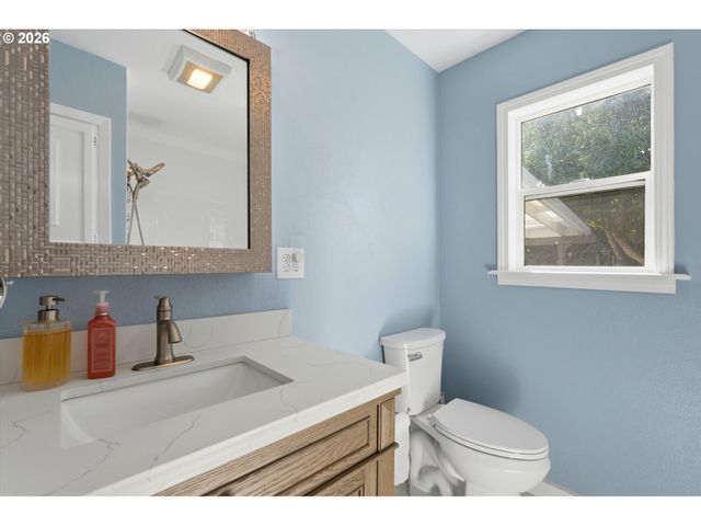 1270 E JEFFERSON St, Stayton, OR 97383