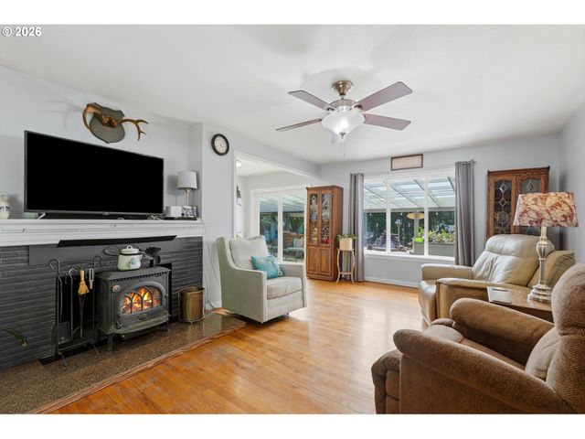 1270 E JEFFERSON St, Stayton, OR 97383