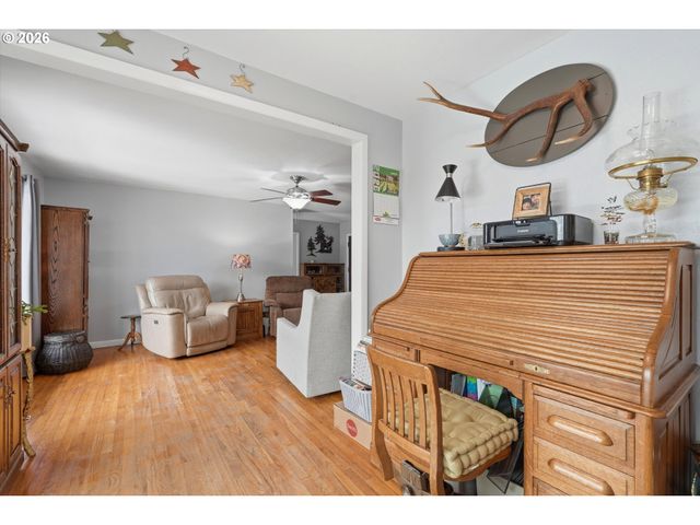 1270 E JEFFERSON St, Stayton, OR 97383