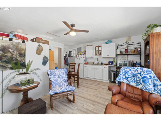 1270 E JEFFERSON St, Stayton, OR 97383