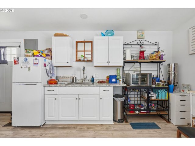 1270 E JEFFERSON St, Stayton, OR 97383