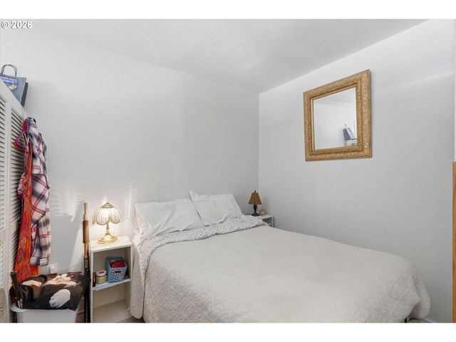 1270 E JEFFERSON St, Stayton, OR 97383