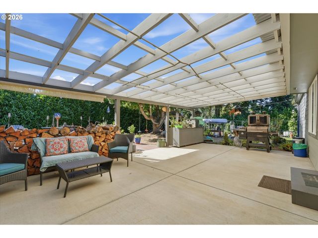 1270 E JEFFERSON St, Stayton, OR 97383