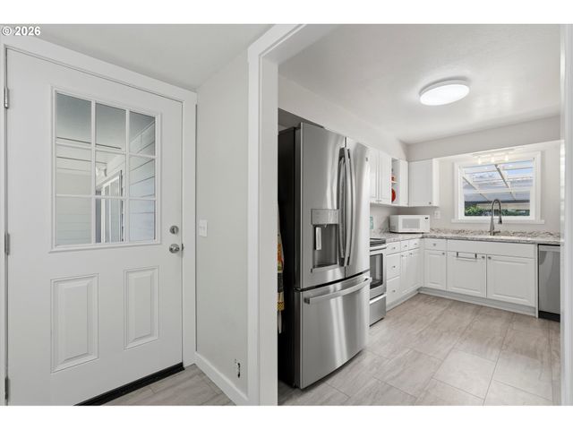 1270 E JEFFERSON St, Stayton, OR 97383