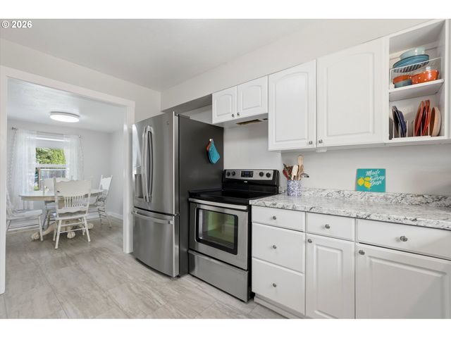 1270 E JEFFERSON St, Stayton, OR 97383