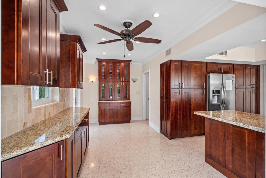 Image 10 of property listing at 670 Juneberry Court, Boca Raton, FL 33486