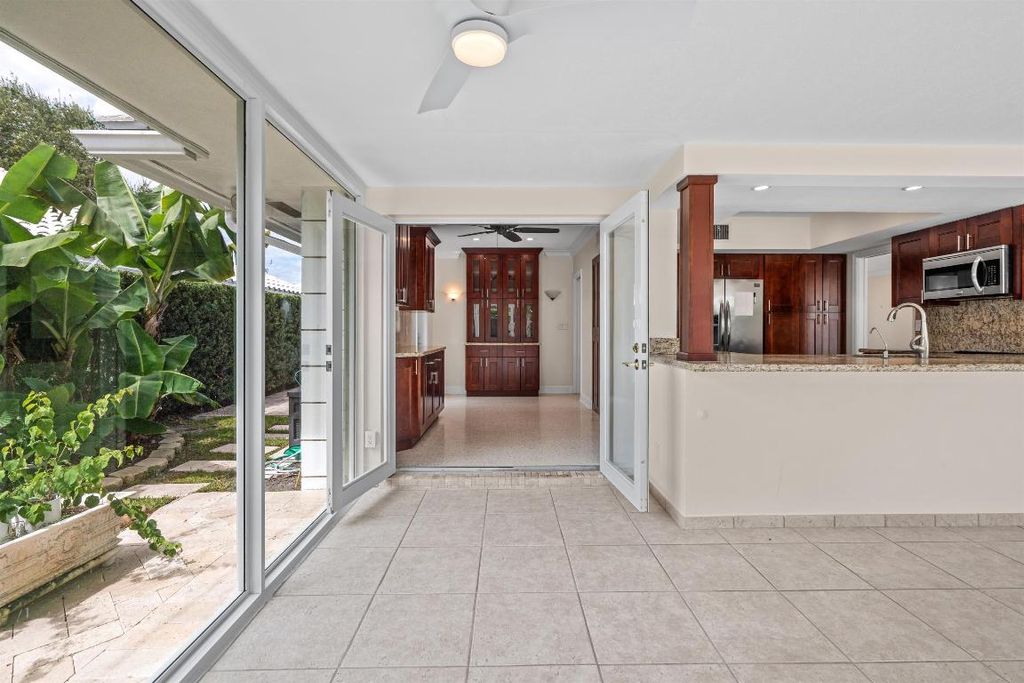 Image 11 of property listing at 670 Juneberry Court, Boca Raton, FL 33486