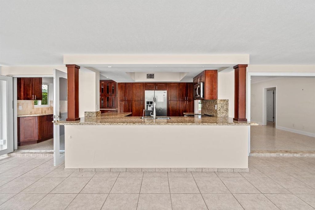 Image 13 of property listing at 670 Juneberry Court, Boca Raton, FL 33486