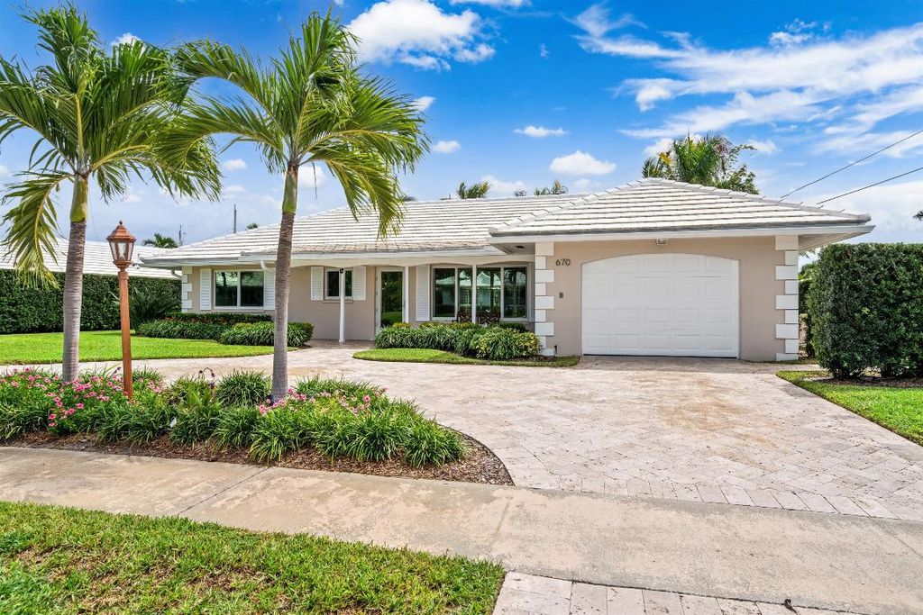 Image 2 of property listing at 670 Juneberry Court, Boca Raton, FL 33486