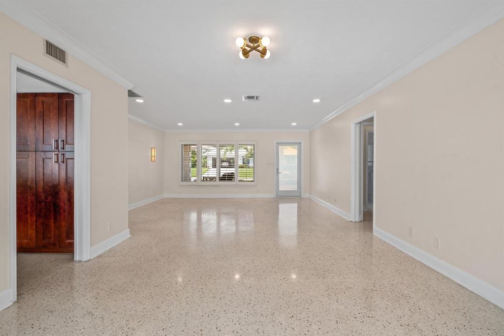 Image 3 of property listing at 670 Juneberry Court, Boca Raton, FL 33486