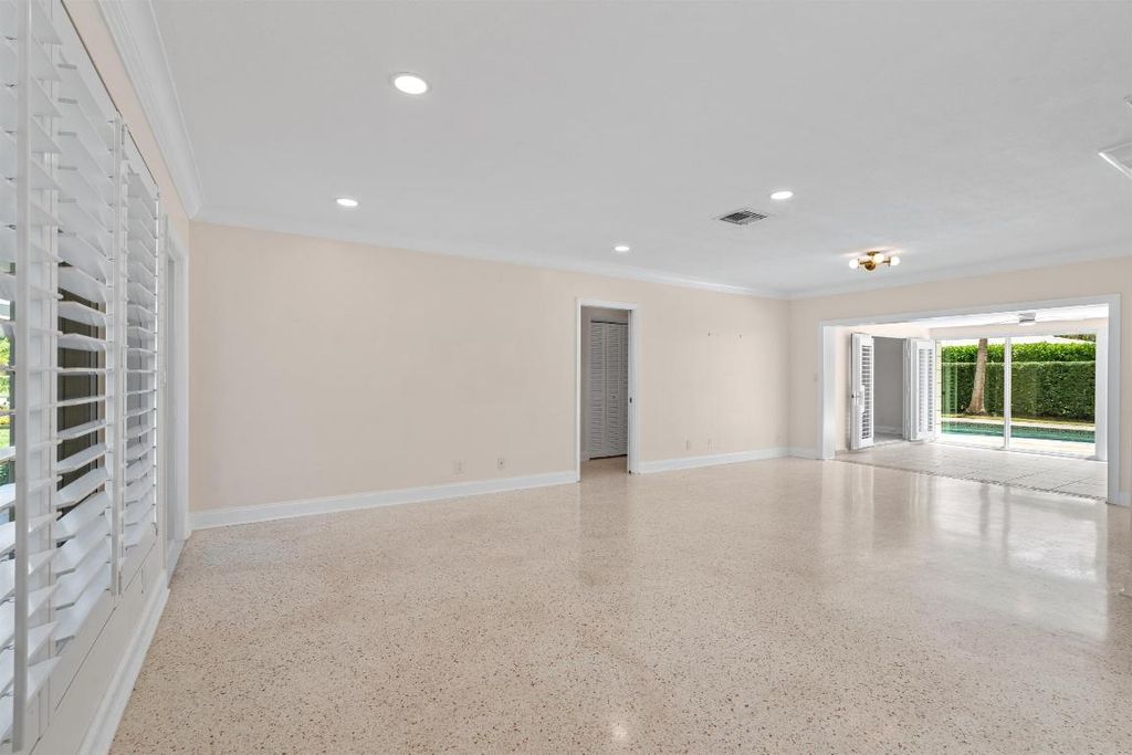 Image 4 of property listing at 670 Juneberry Court, Boca Raton, FL 33486