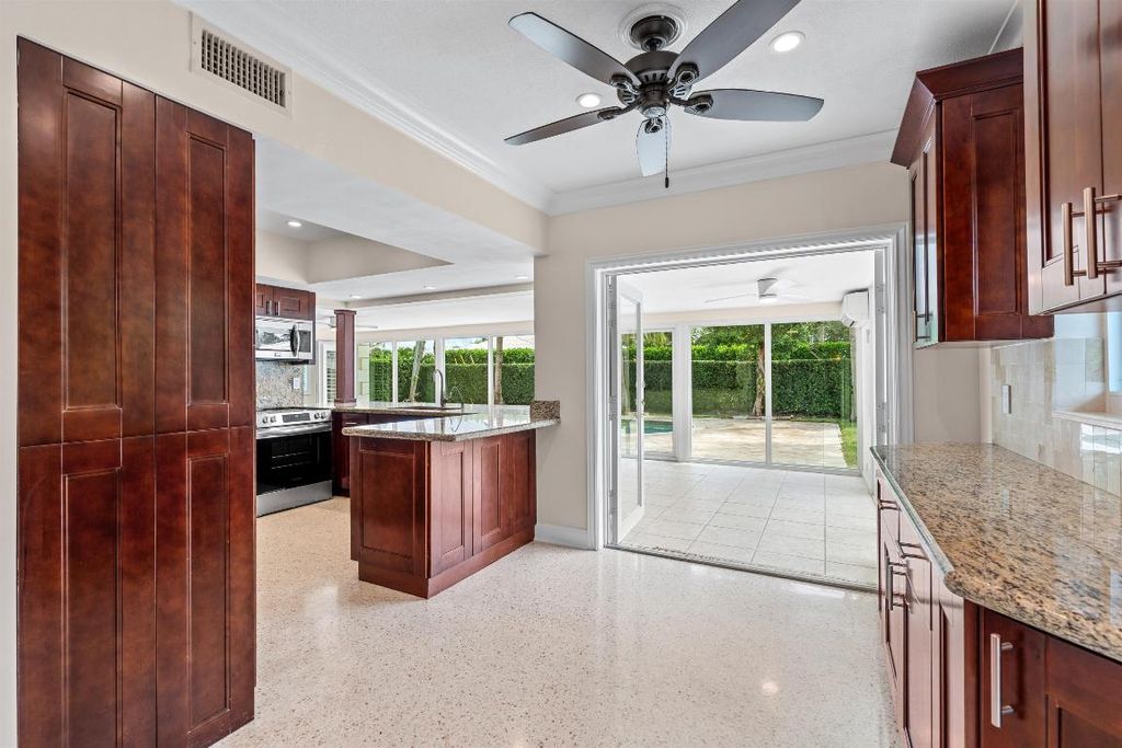 Image 9 of property listing at 670 Juneberry Court, Boca Raton, FL 33486