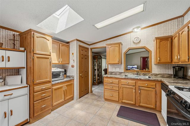 83 Pine Drive, Bloomingburg, NY 12721