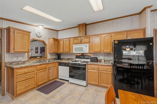 83 Pine Drive, Bloomingburg, NY 12721