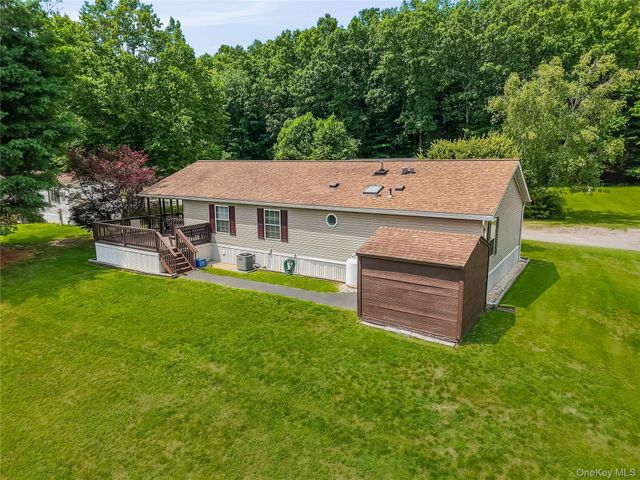83 Pine Drive, Bloomingburg, NY 12721