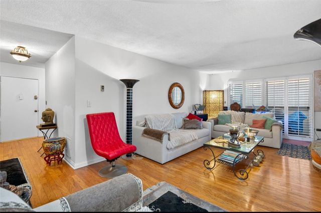 5376 Fairview Boulevard 209, Los Angeles, CA 90056