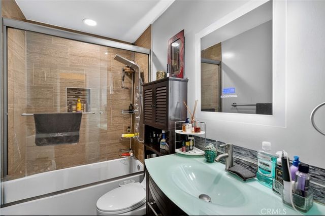 5376 Fairview Boulevard 209, Los Angeles, CA 90056