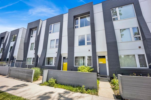 2639 N HAMLIN Avenue, Chicago, IL 60647