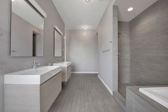 2639 N HAMLIN Avenue, Chicago, IL 60647