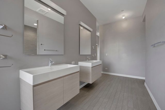 2639 N HAMLIN Avenue, Chicago, IL 60647