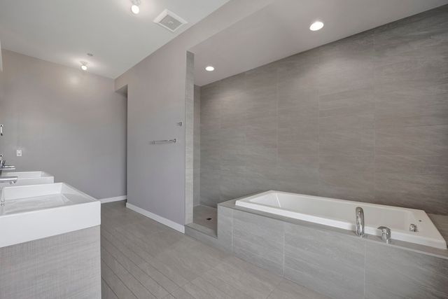 2639 N HAMLIN Avenue, Chicago, IL 60647
