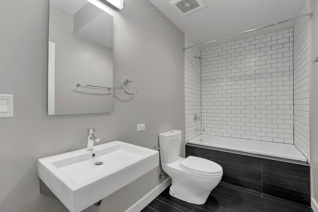 2639 N HAMLIN Avenue, Chicago, IL 60647