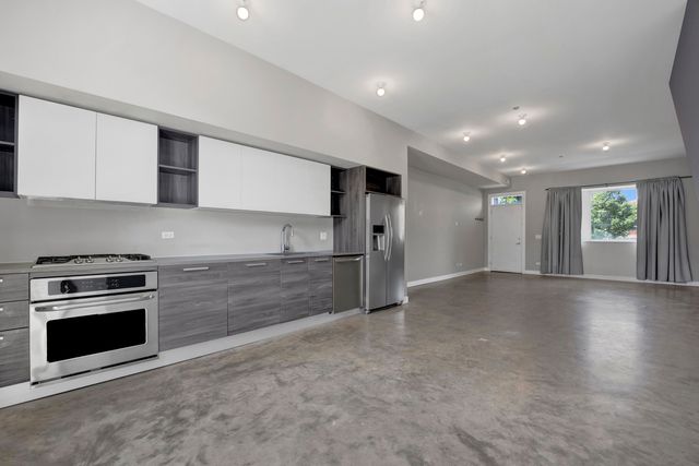 2639 N HAMLIN Avenue, Chicago, IL 60647
