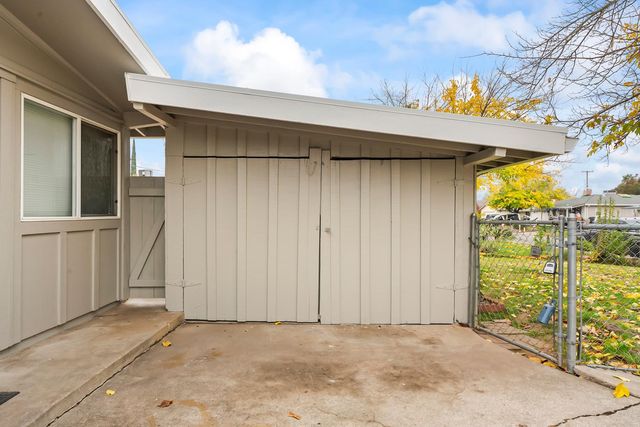 317 Brookwood Rd, Roseville, CA 95678